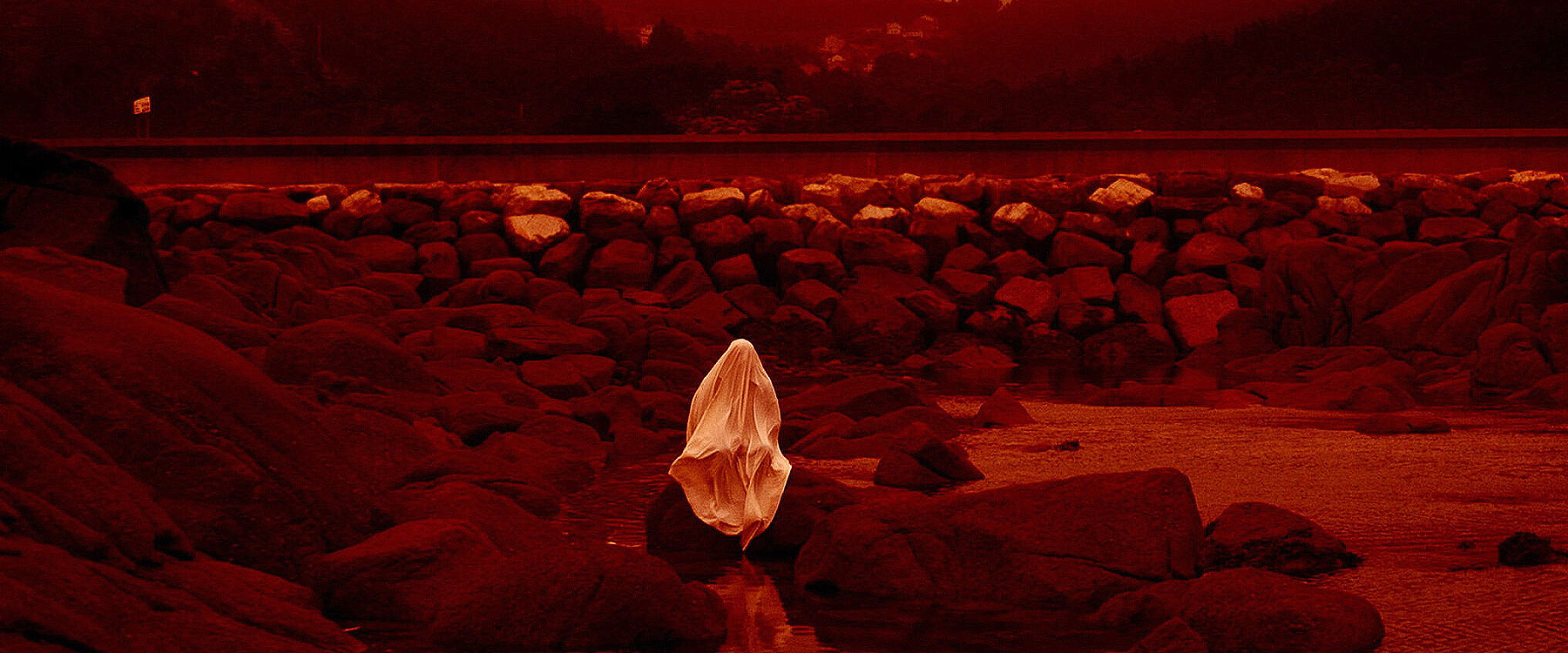 Lúa vermella Red moon tide Lois Patiño